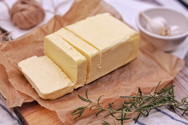 Máslo - v pokojové teplotě, v lednici, nebo mrazáku? Vše má svá pro i proti