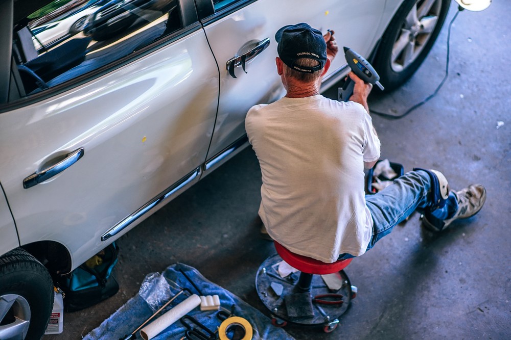 Oprava laku na autě – jak se rychle a levně zbavit škrábanců