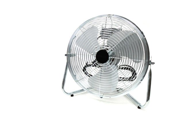 Jak vybrat ventilátor, který vás v létě příjemně ochladí