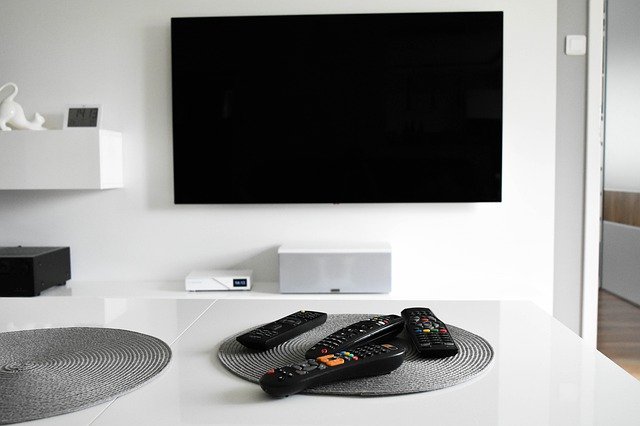 Vyberte správný typ držáku pro zavěšení TV na zeď