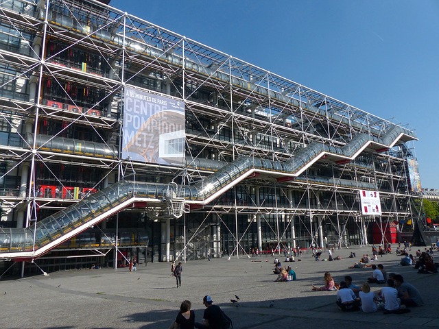 Centrem Pompidou