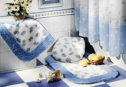Praktický koupelnový textil hýčká jemností. Patří i do moderní koupelny