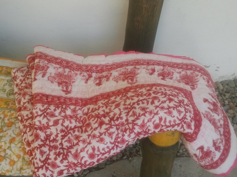 Indická bavlněná deka je originální přikrývkou.