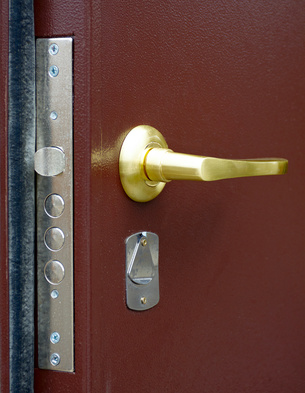 Klíče ke vchodovým dveřím: od tradičních klíčů k moderní elektronice