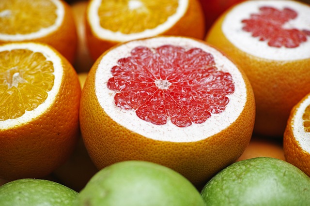 Domácnost provoní nejrůznější citrusy. Kromě pomerančů můžou být slupky také od citronů, mandarinek, grepů, limetek a dalších druhů ovoce