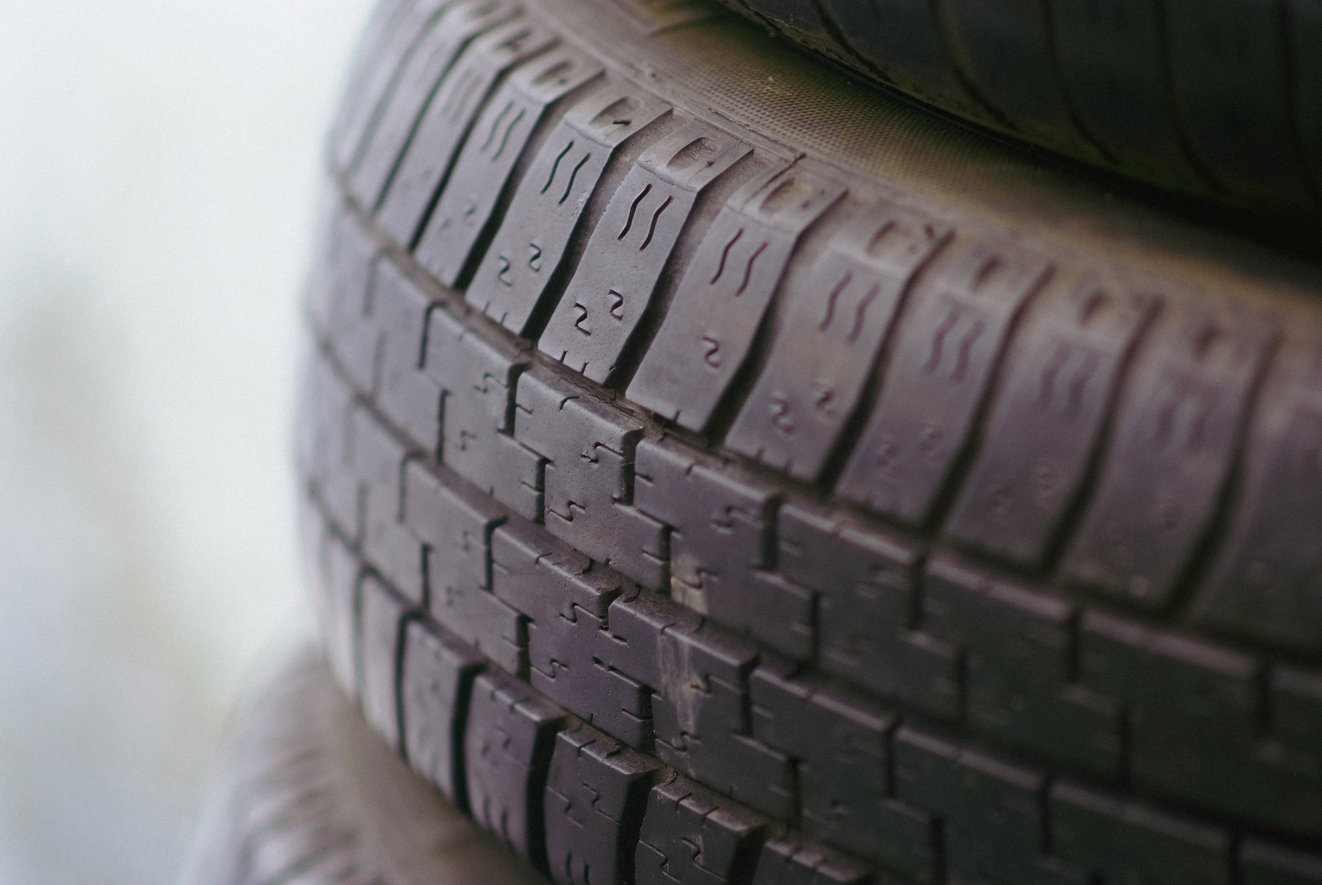 Existuje snad tisíc způsobů, jak staré pneumatiky znovu zužitkovat. Najděte ten svůj!