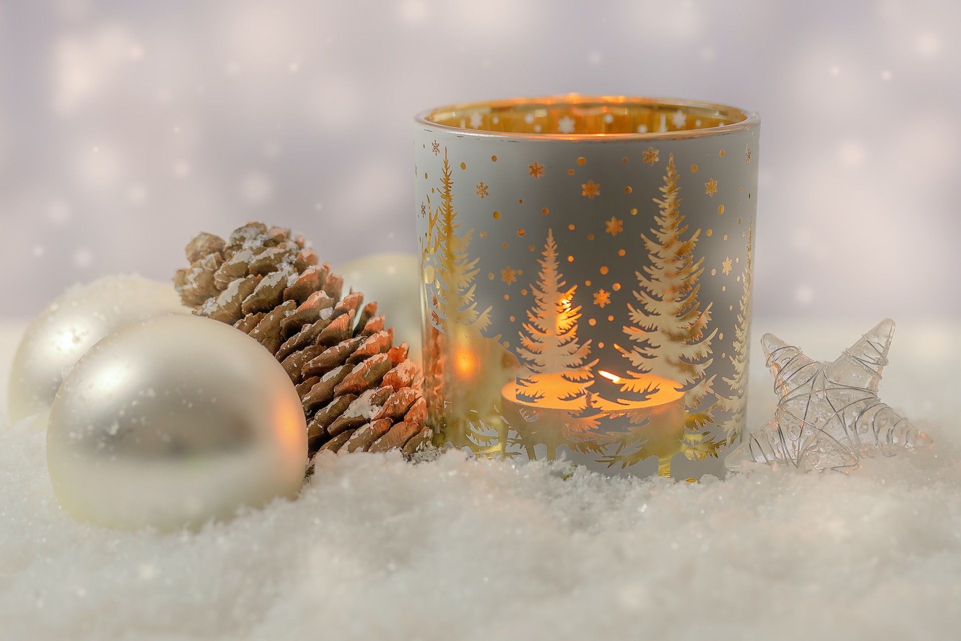 Svícen s vánočními motivy: koupíte, nebo vyrobíte?