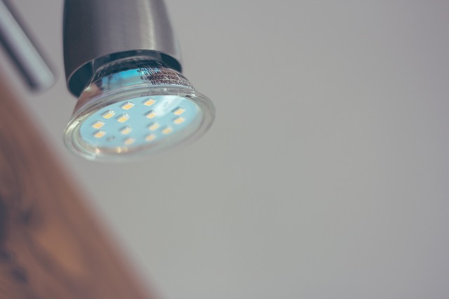 LED žárovky obsahují řadu elektronických součástek